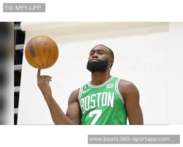 杰伦布朗轻松发挥9投5中贡献15分7篮板4助攻展现全能实力 杰伦布朗轻松发挥9投5中贡献15分7篮板4助攻展现全能实力