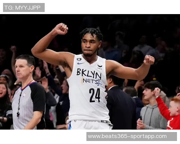 克拉克斯顿迎来生涯首次三双表现出色砍下18分11篮板12助攻可喜可贺