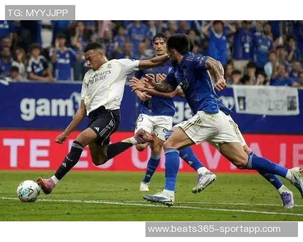 多家英超德甲球队争夺20岁奥格斯堡中场新星科穆尔